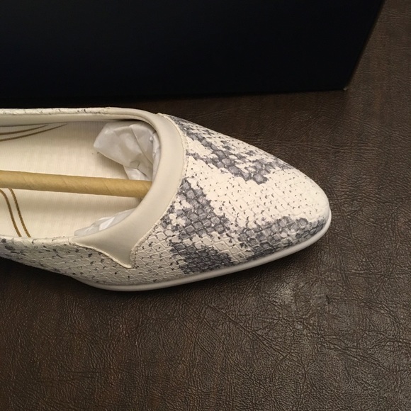 Cole Haan Womens Grand Ambition Skimmer - Picture 11 of 13